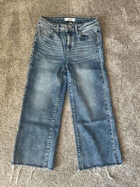 Zenana Outfitters Faded Blue Wide-Leg Crop Jeans